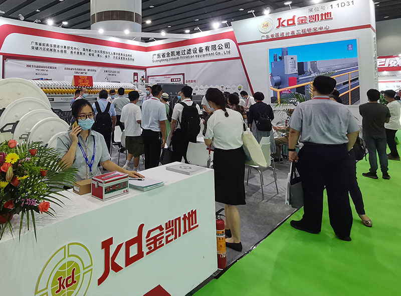 客戶現場谘詢、簽合同